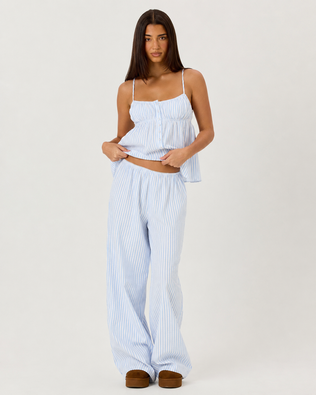 Conjunto às riscas com camisola fluida e calças largas
