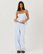 Conjunto às riscas com camisola fluida e calças largas