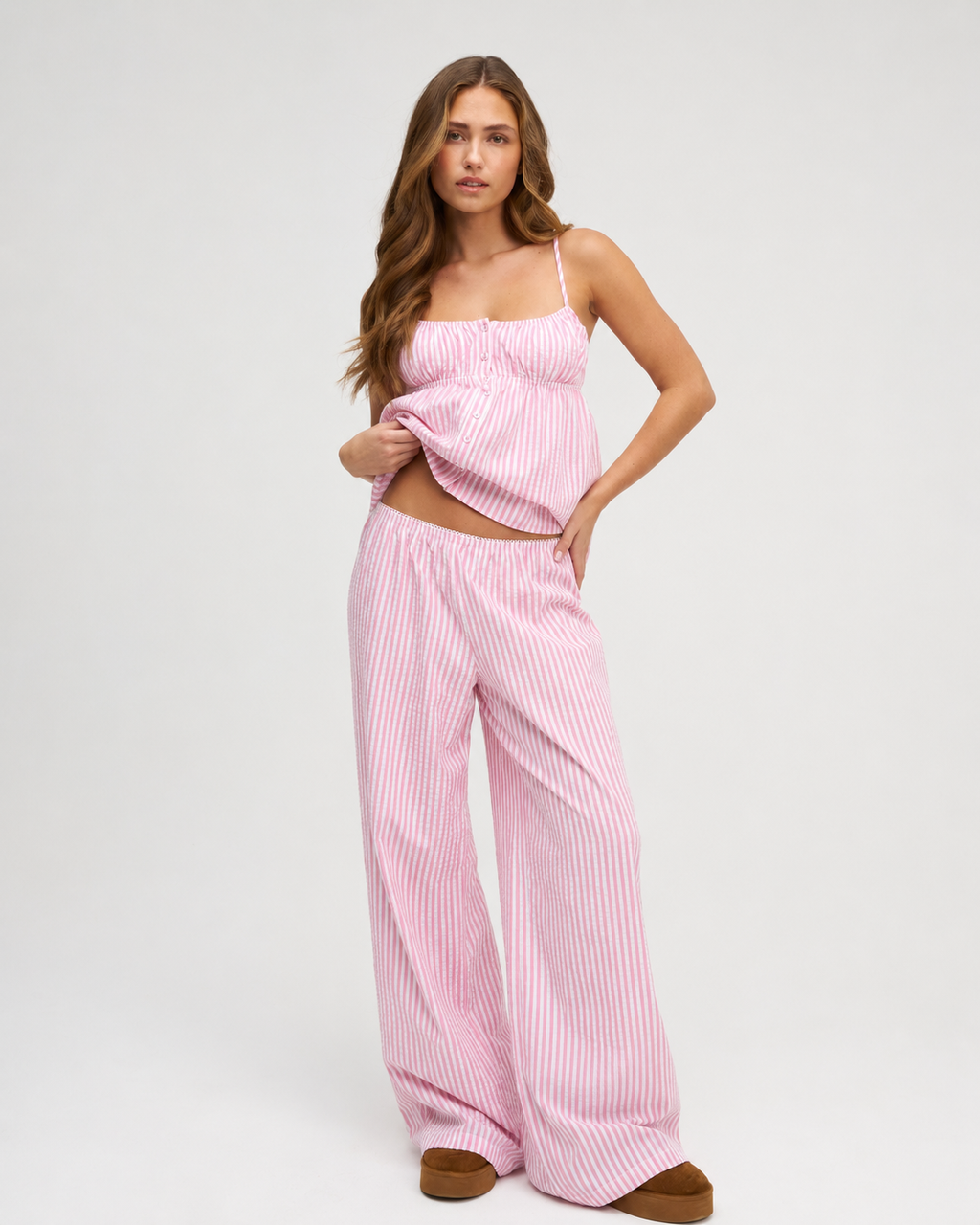 Conjunto às riscas com camisola fluida e calças largas