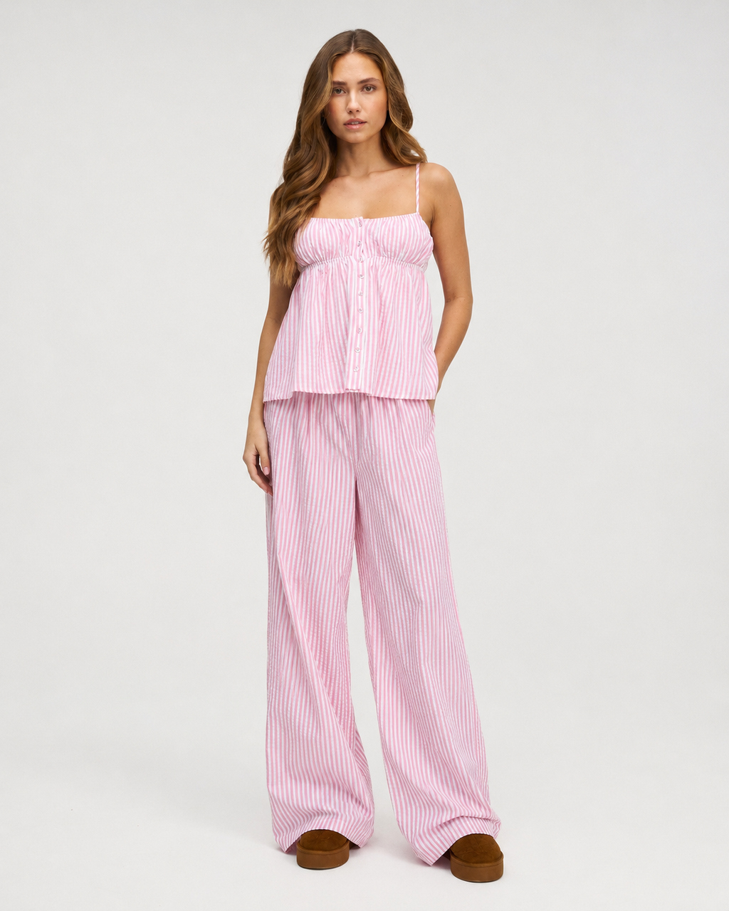 Conjunto às riscas com camisola fluida e calças largas