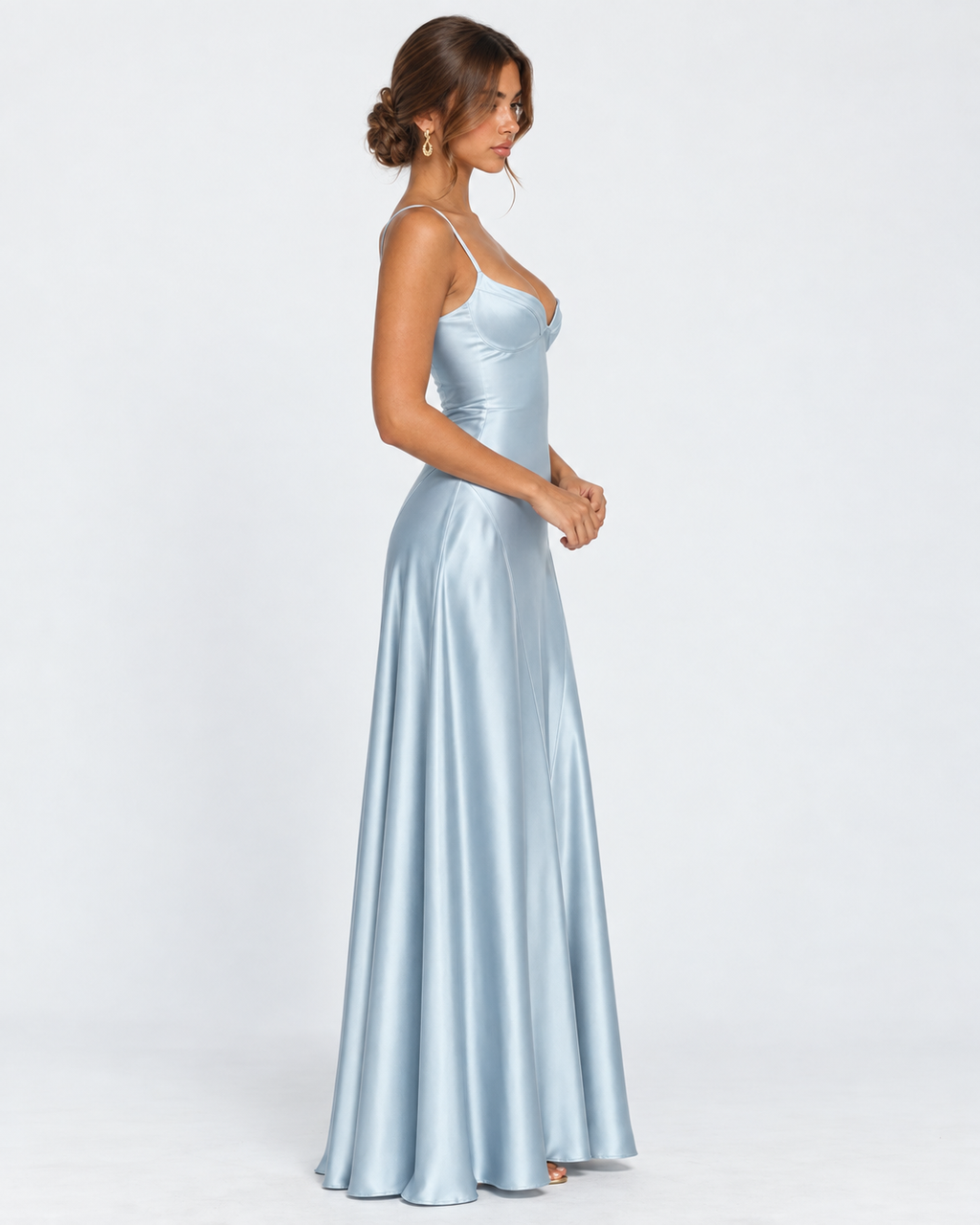 Vestido longo em cetim com corpete e cordões nas costas