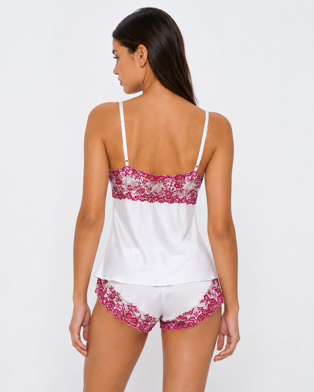 Conjunto sedoso com renda contrastante e laços