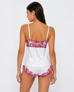 Conjunto sedoso com renda contrastante e laços