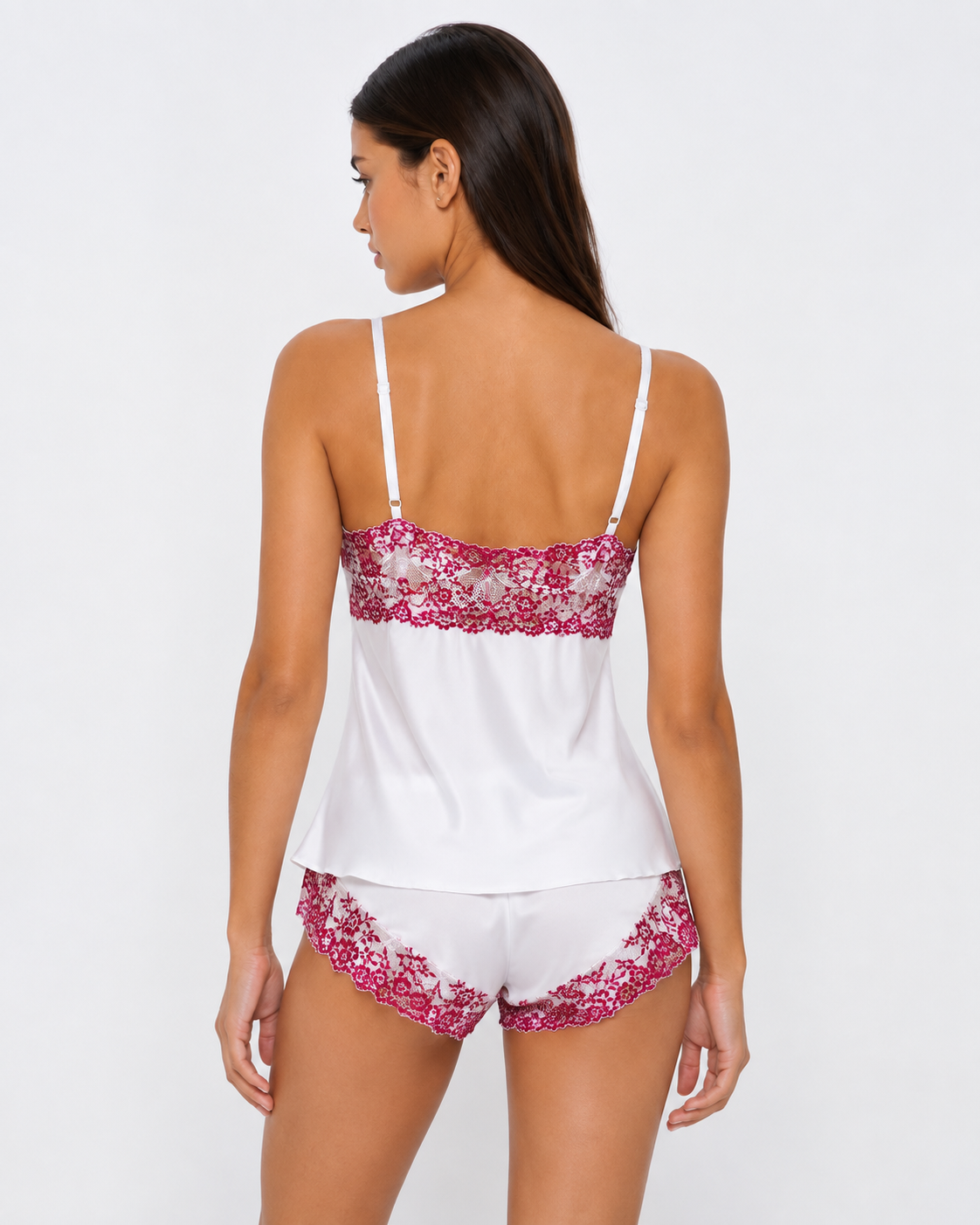 Conjunto sedoso com renda contrastante e laços