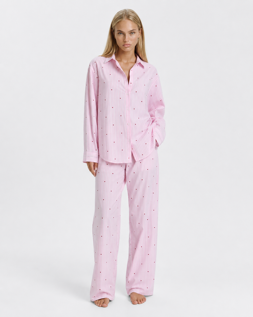 Pijama comprido às riscas rosas com corações
