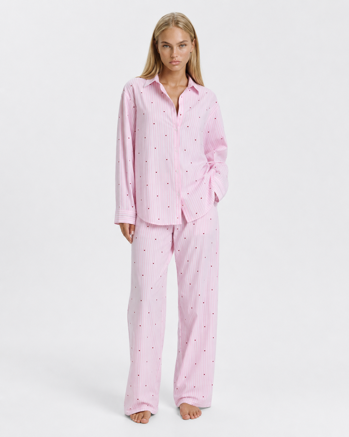 Pijama comprido às riscas rosas com corações