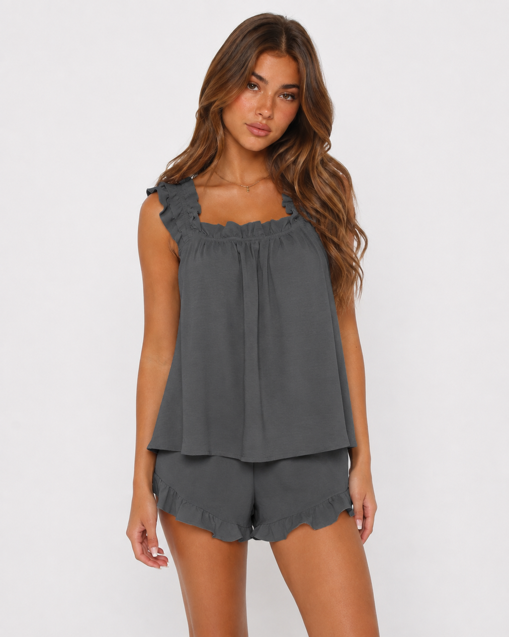 Conjunto leve com alças e calções com folhos