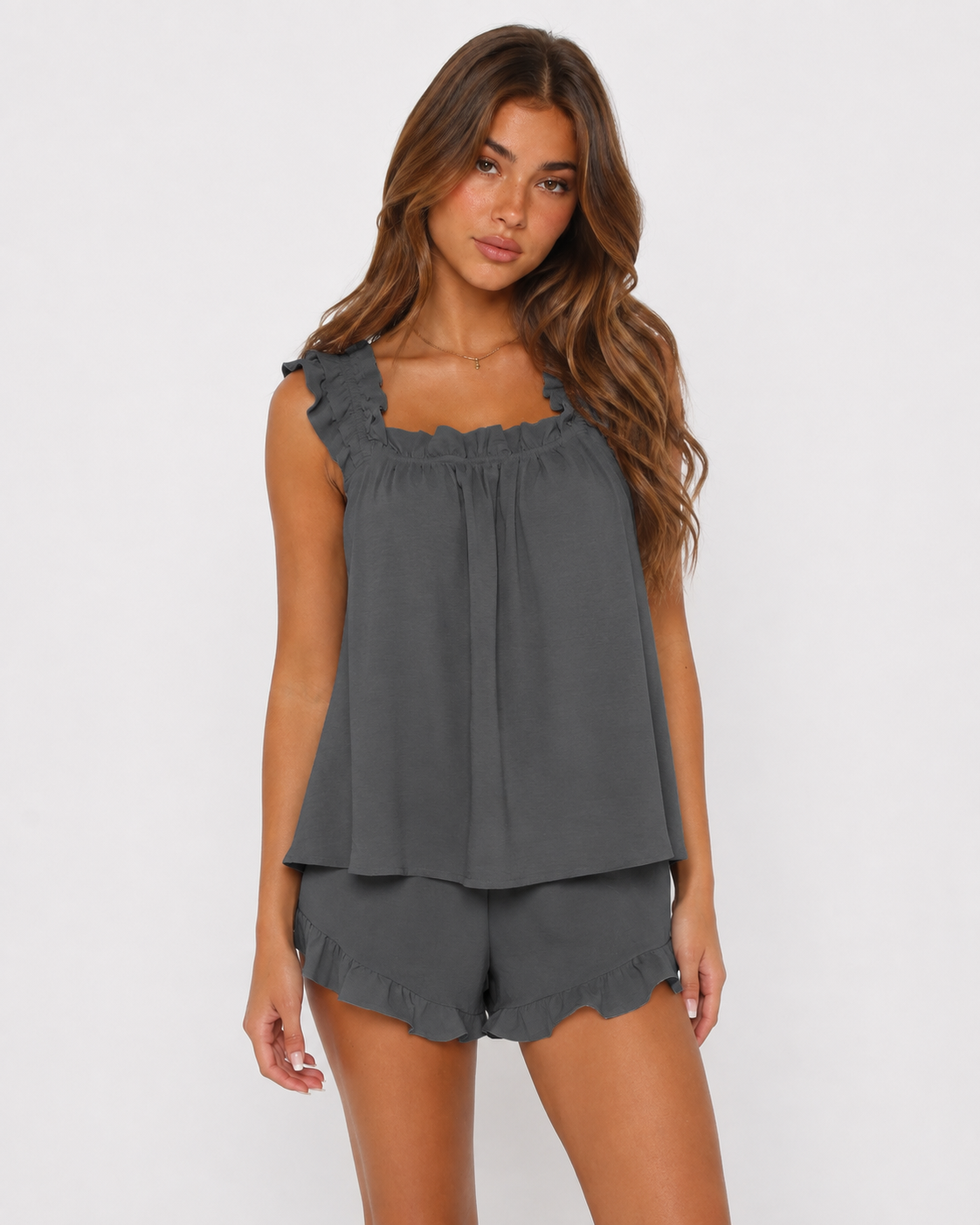 Conjunto leve com alças e calções com folhos