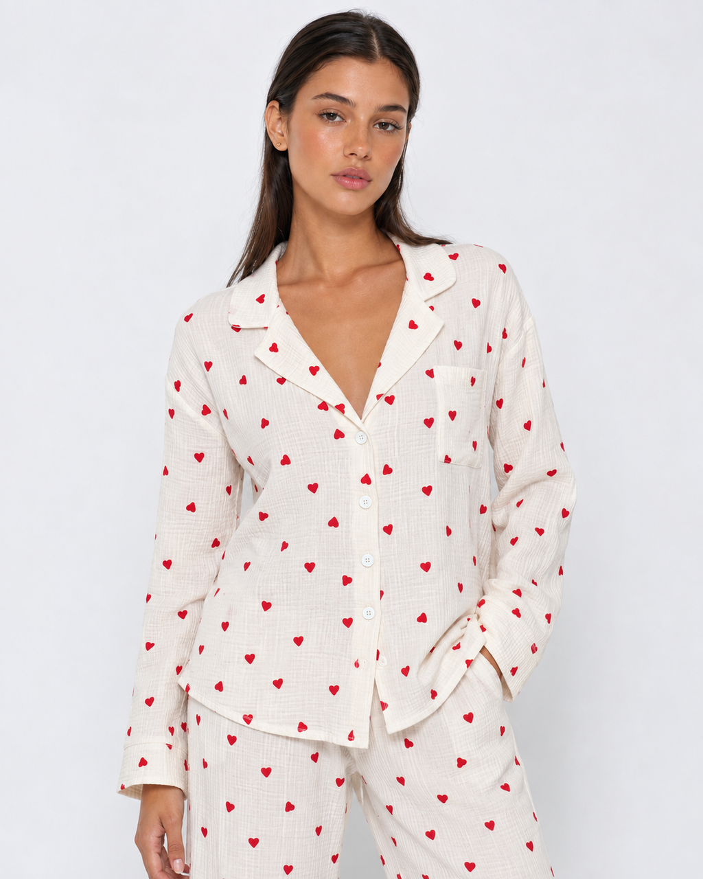 Pijama comprido com pequenos corações