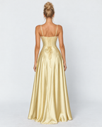 Vestido longo em cetim com corpete e cordões nas costas