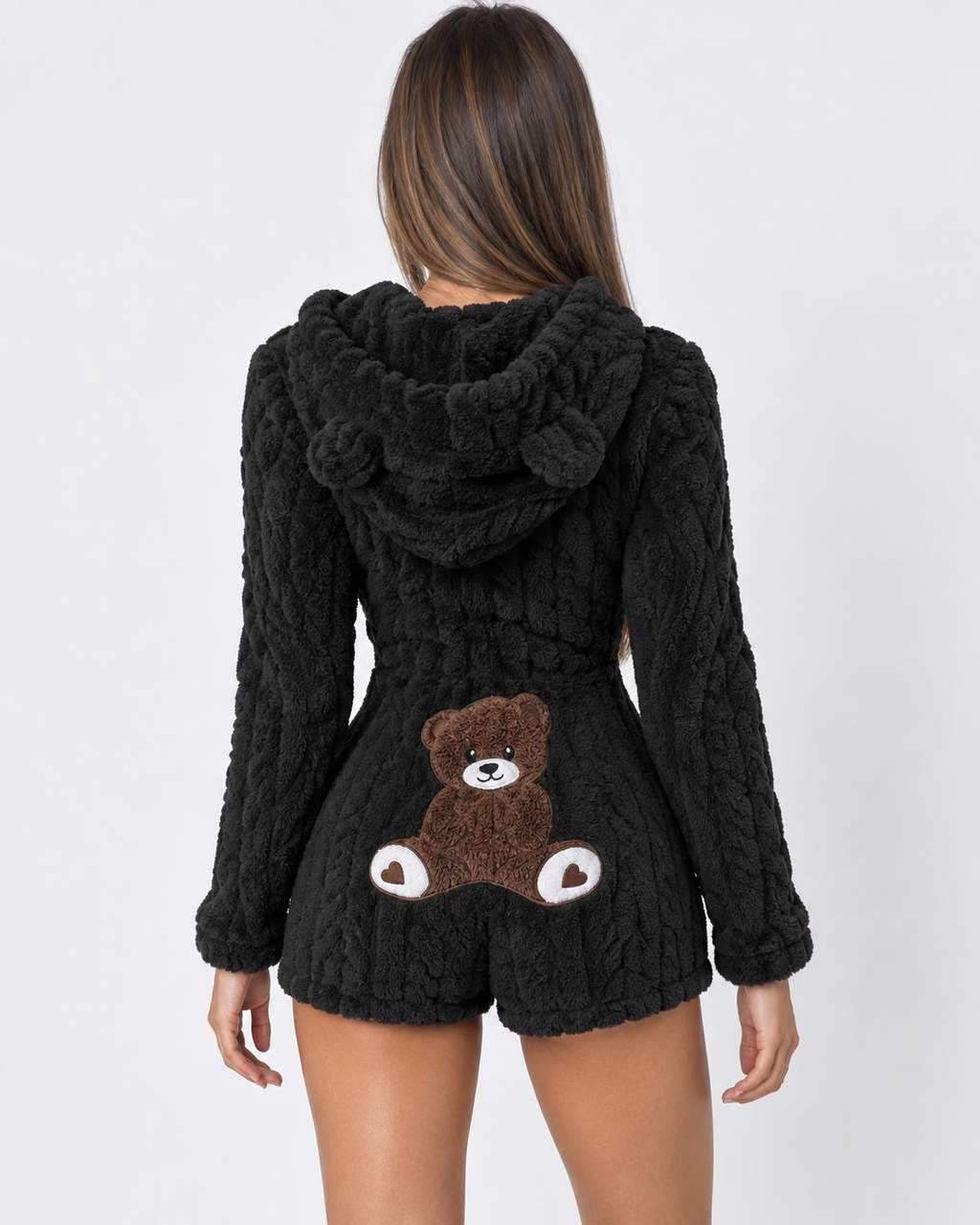 Macacão felpudo com capuz e orelhas de urso
