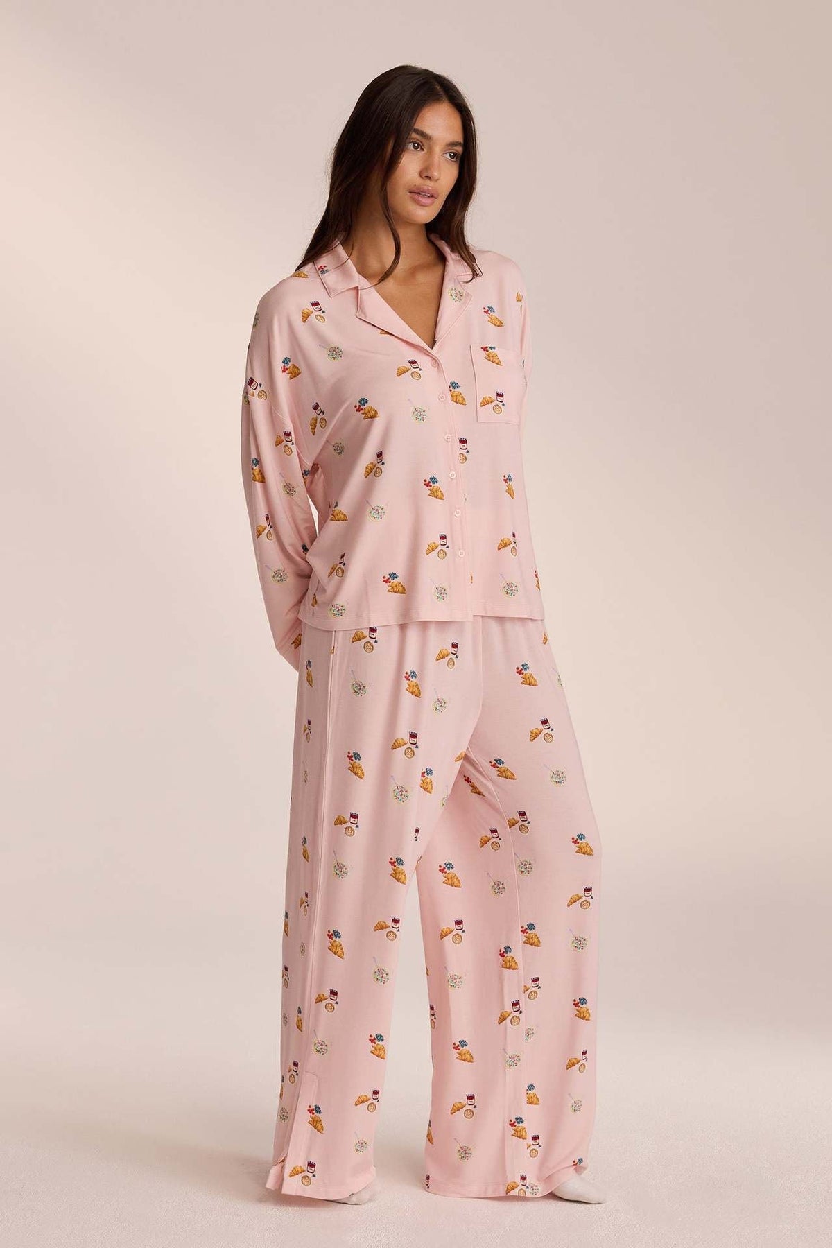 Pijama com padrão inspirado no pequeno-almoço