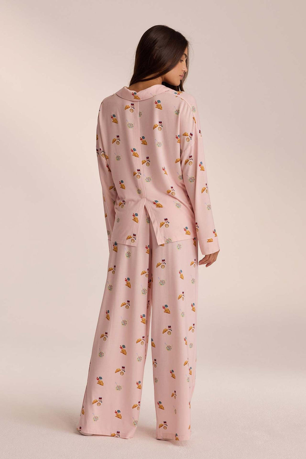 Pijama com padrão inspirado no pequeno-almoço