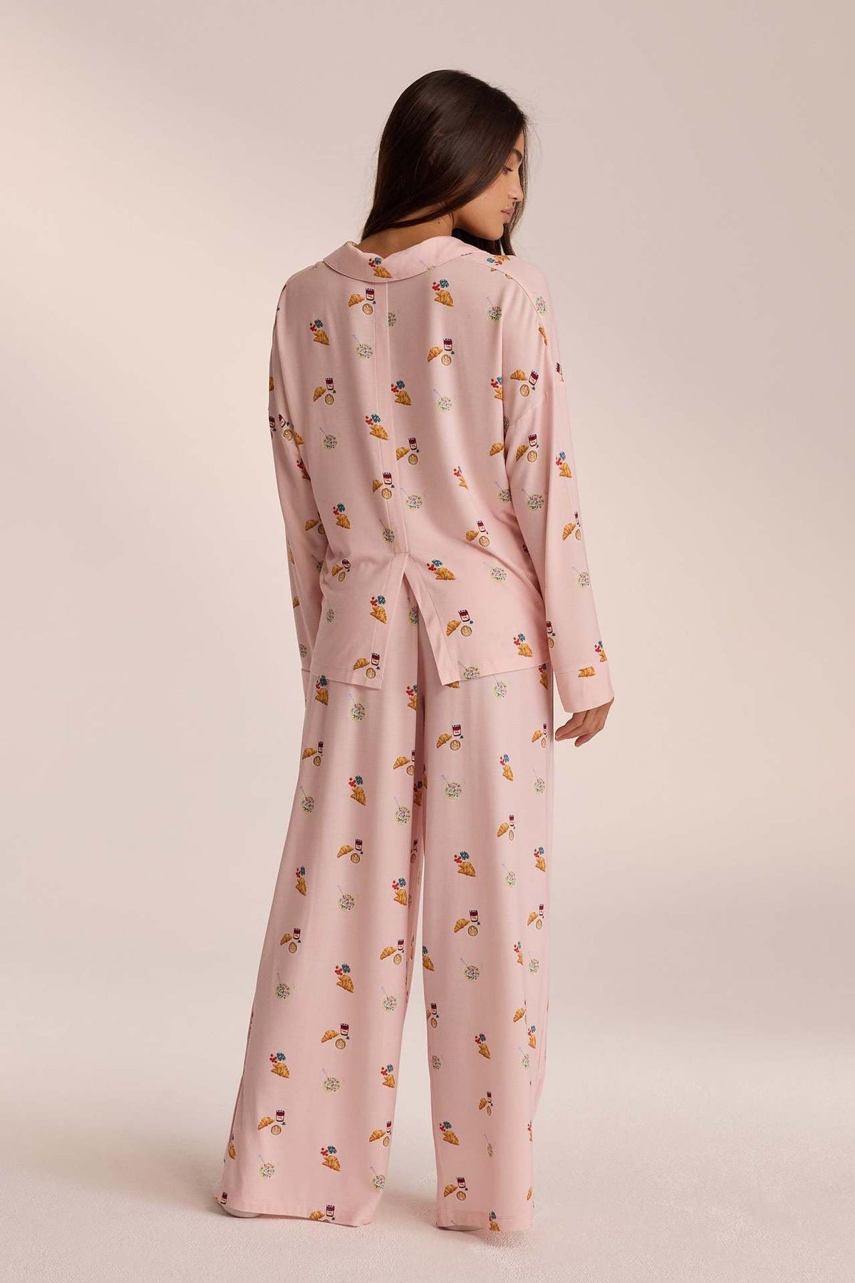 Pijama com padrão inspirado no pequeno-almoço