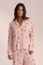 Pijama com padrão inspirado no pequeno-almoço