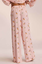 Pijama com padrão inspirado no pequeno-almoço