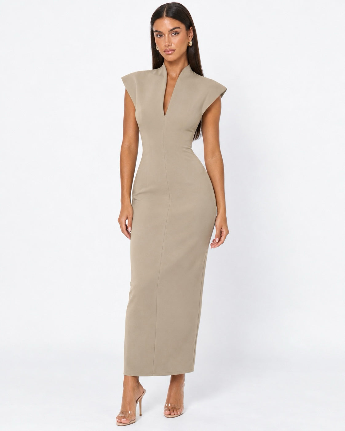 Vestido longo com ombros estruturados e decote em V