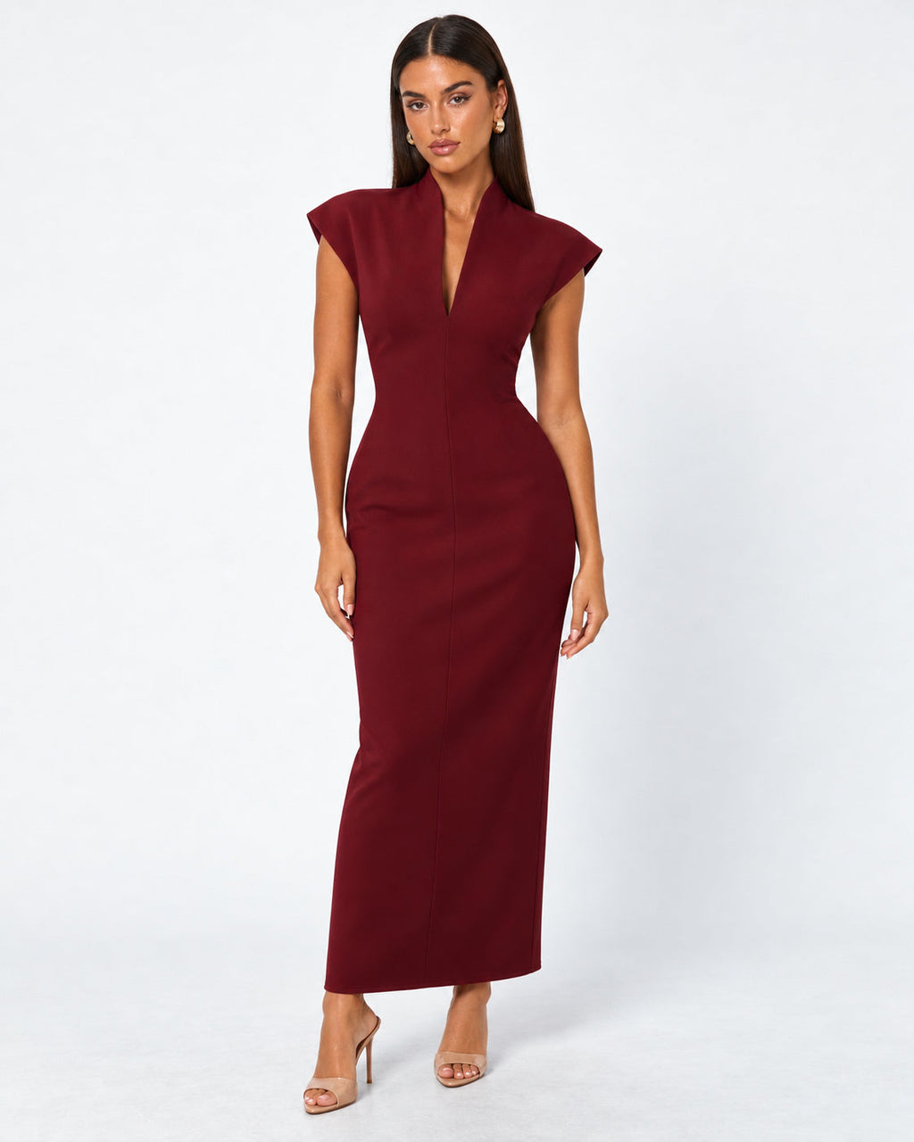 Vestido longo com ombros estruturados e decote em V