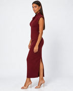 Vestido longo com ombros estruturados e decote em V
