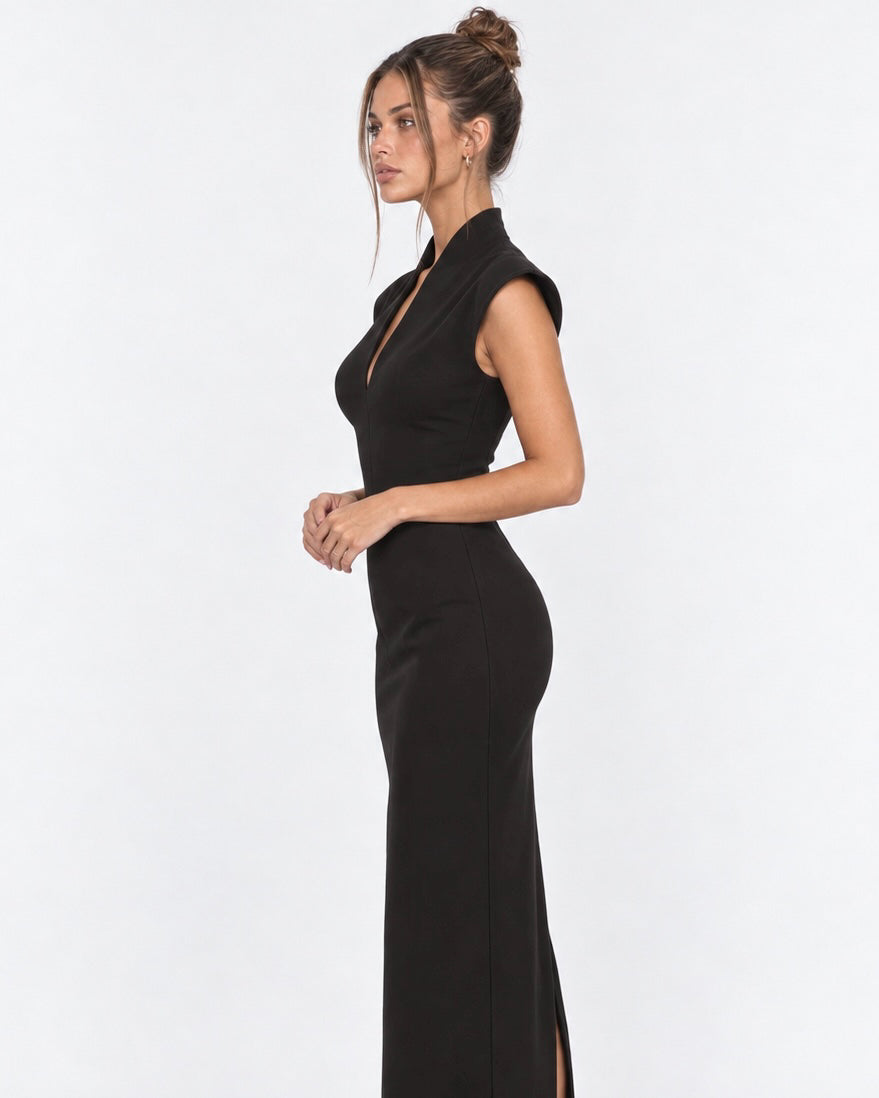 Vestido longo com ombros estruturados e decote em V