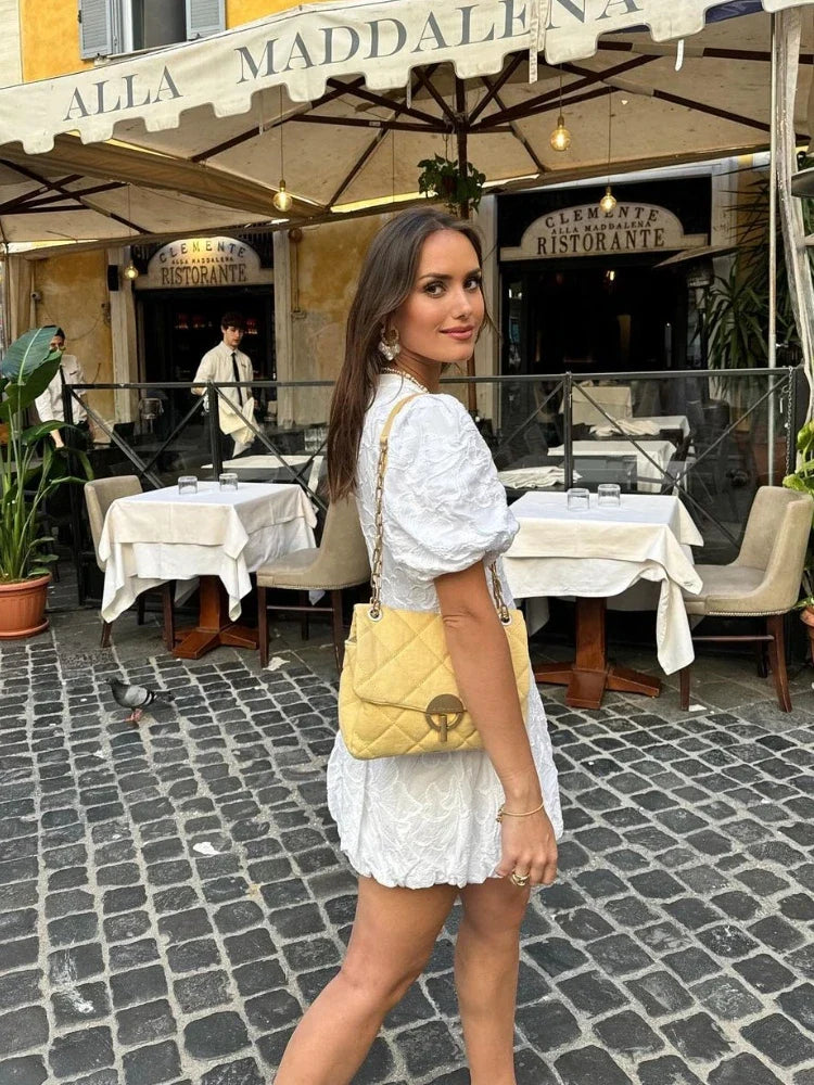 Vestido Curto de Decote em V Jasmim do Vale
