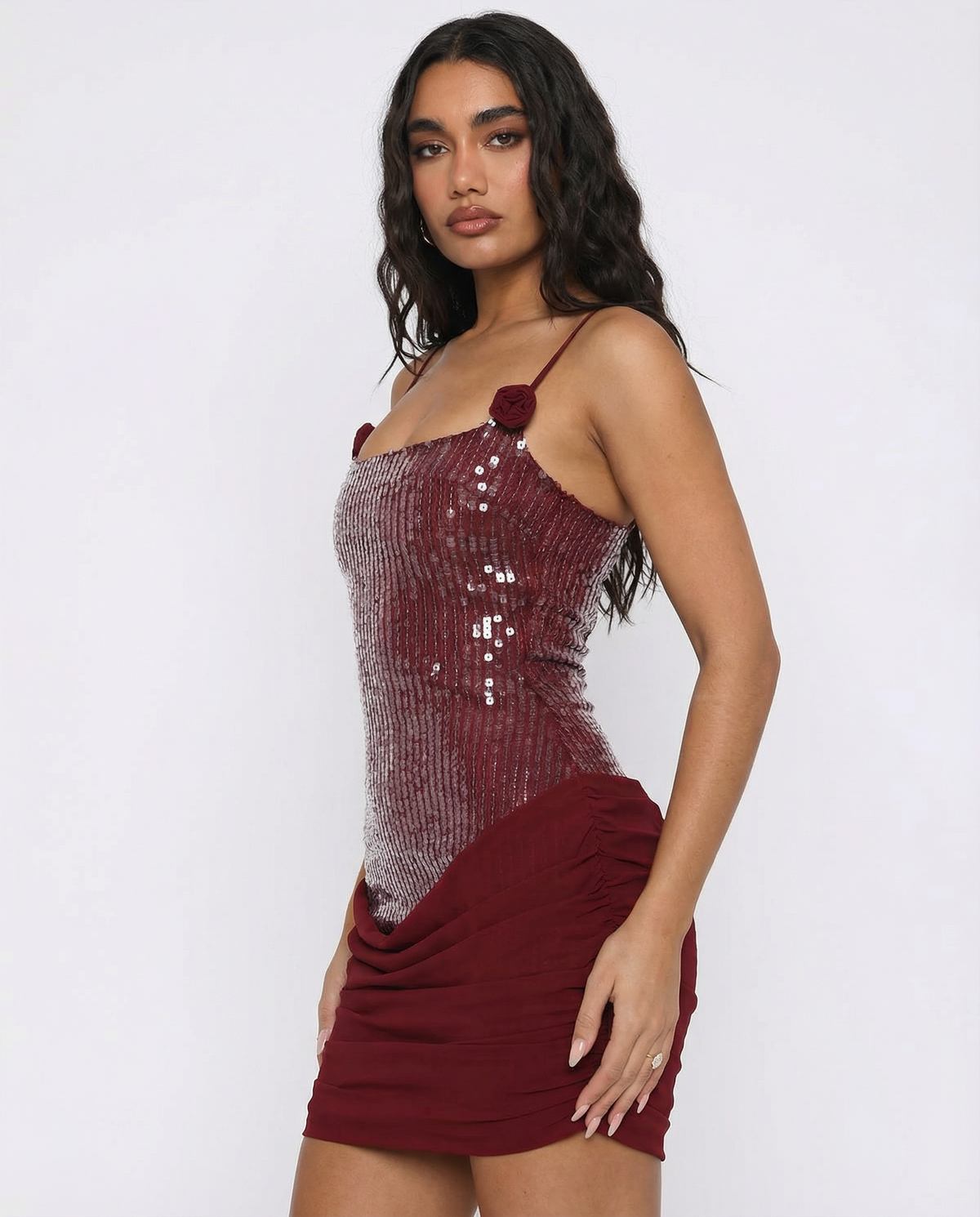 Vestido Curto de Lantejoulas com Corpete Celeste do Vale