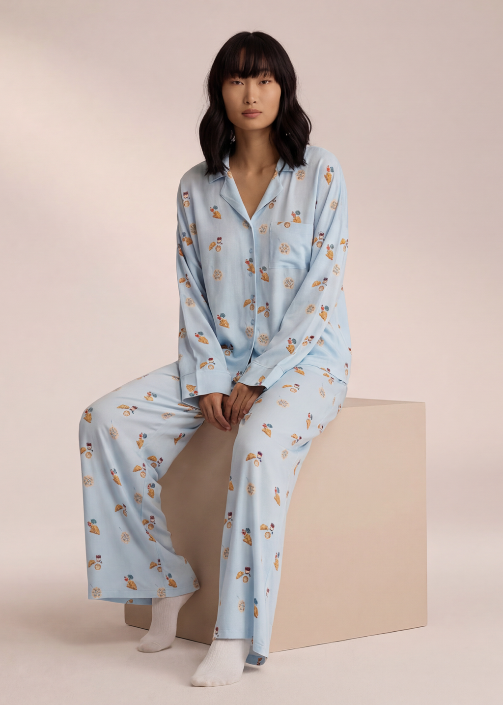 Pijama com padrão inspirado no pequeno-almoço