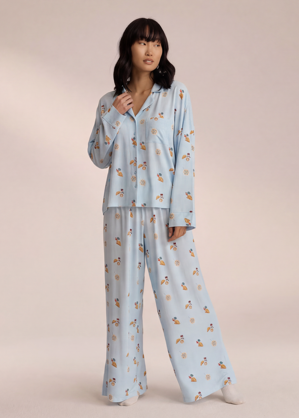 Pijama com padrão inspirado no pequeno-almoço