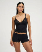 Conjunto suave de camisola e calções com renda ondulada