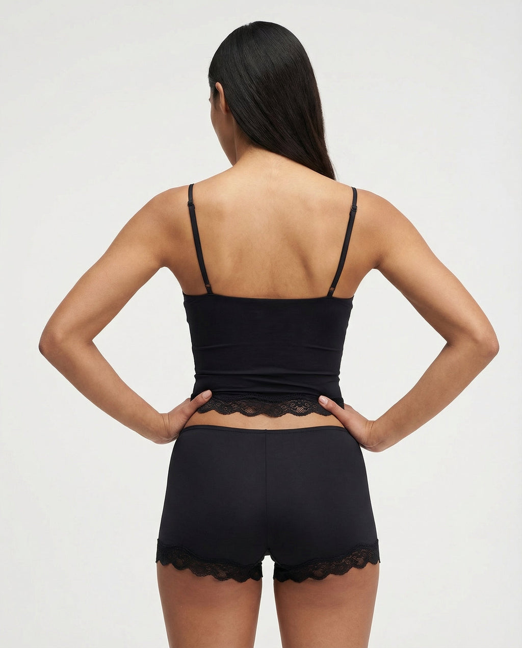 Conjunto suave de camisola e calções com renda ondulada