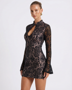 Vestido Curto de Renda Ajustado Pérola da Primavera