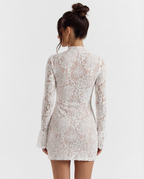 Vestido Curto de Renda Ajustado Pérola da Primavera