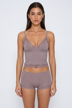 Conjunto suave de camisola e calções com renda ondulada