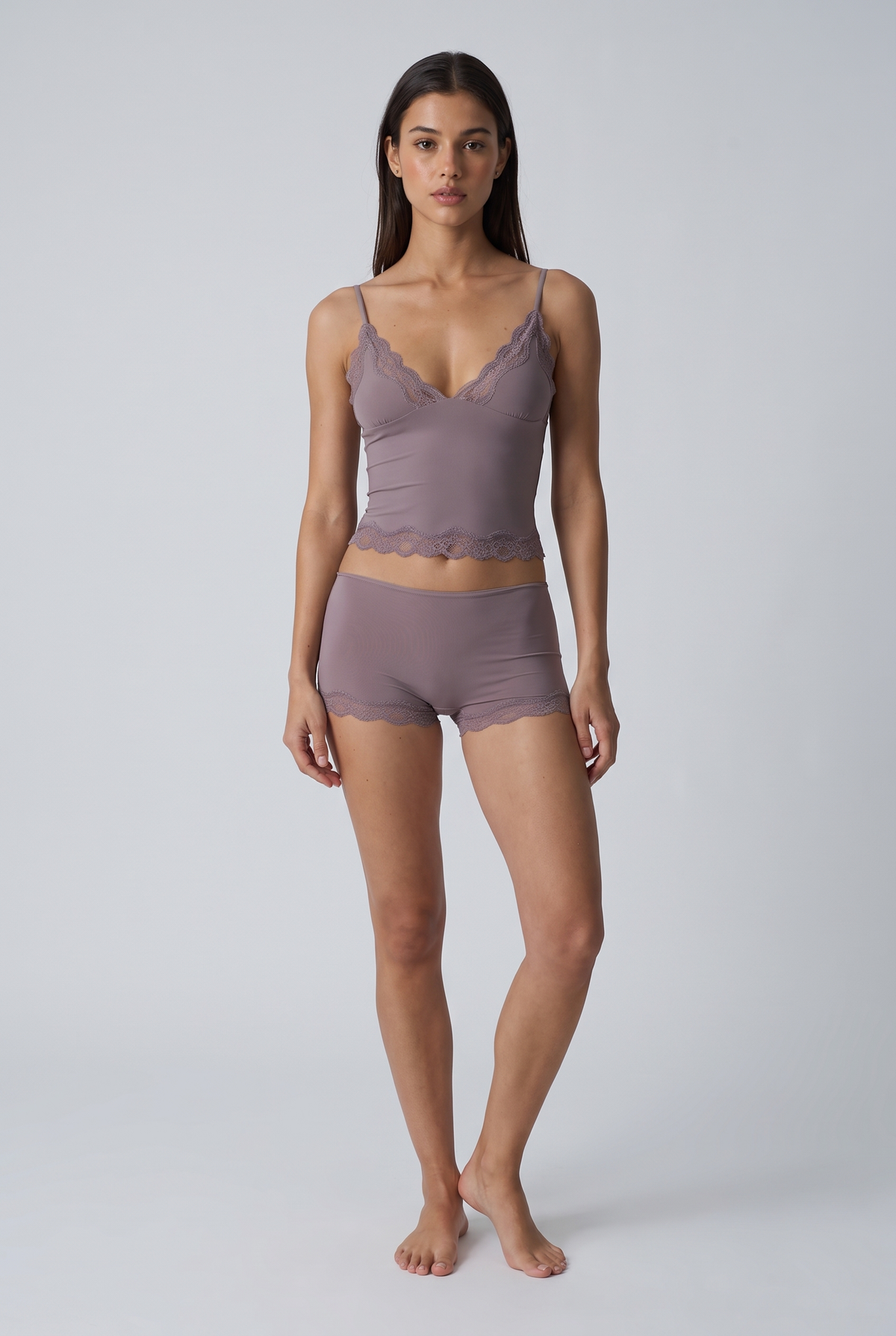 Conjunto suave de camisola e calções com renda ondulada