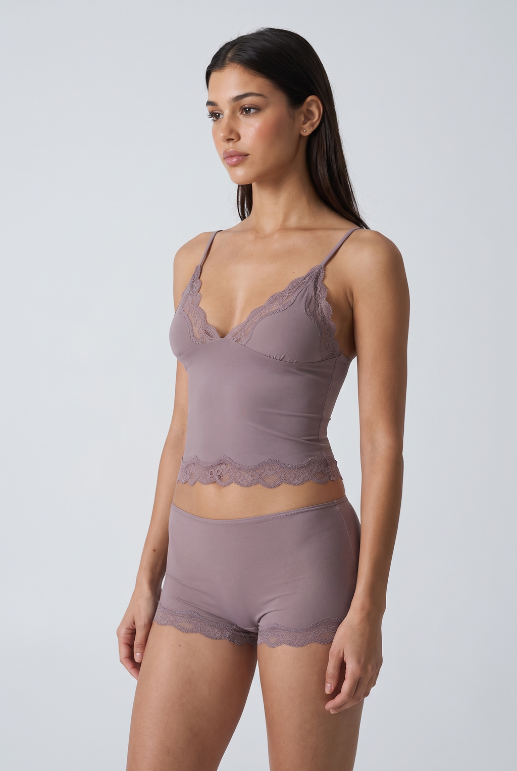 Conjunto suave de camisola e calções com renda ondulada