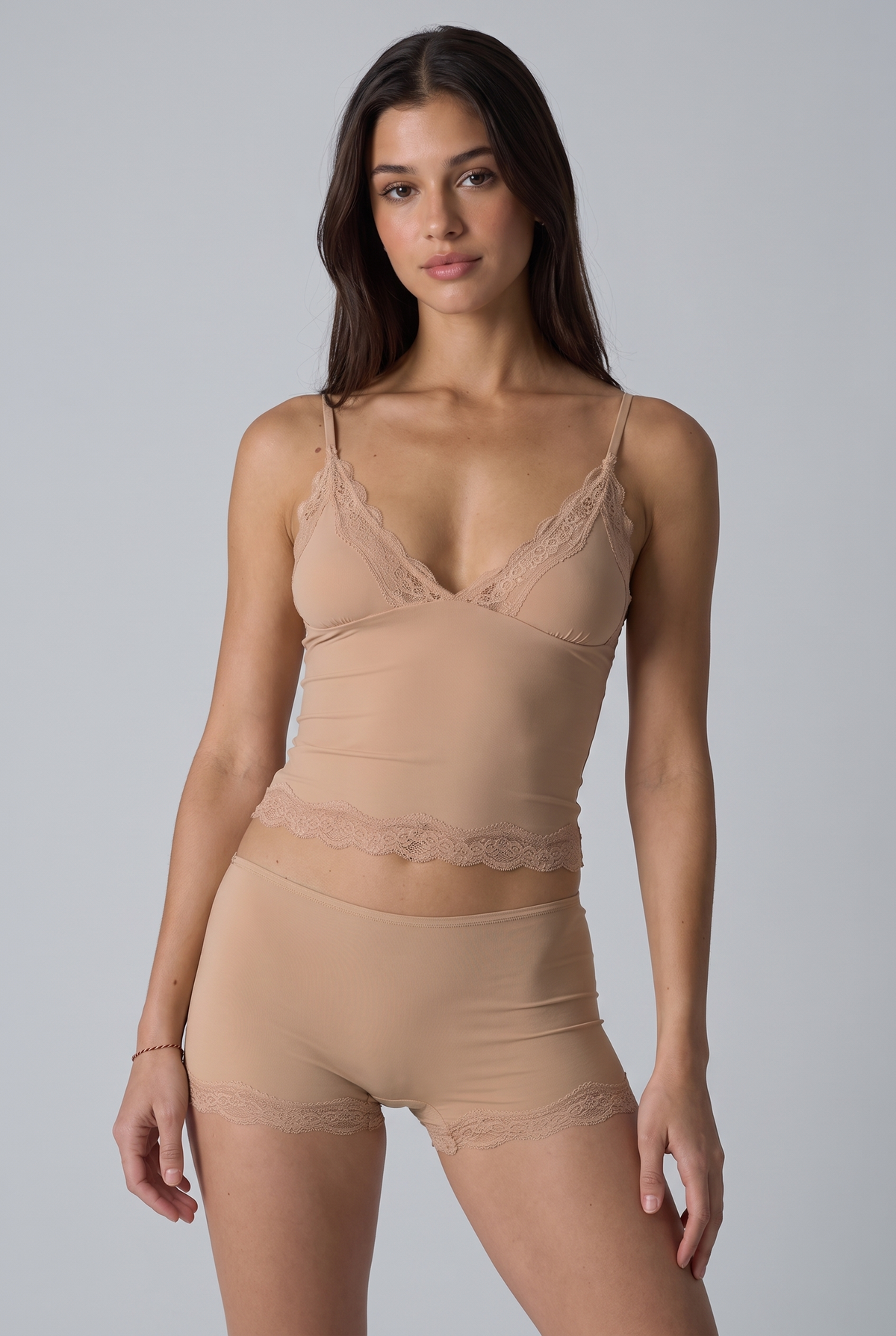 Conjunto suave de camisola e calções com renda ondulada