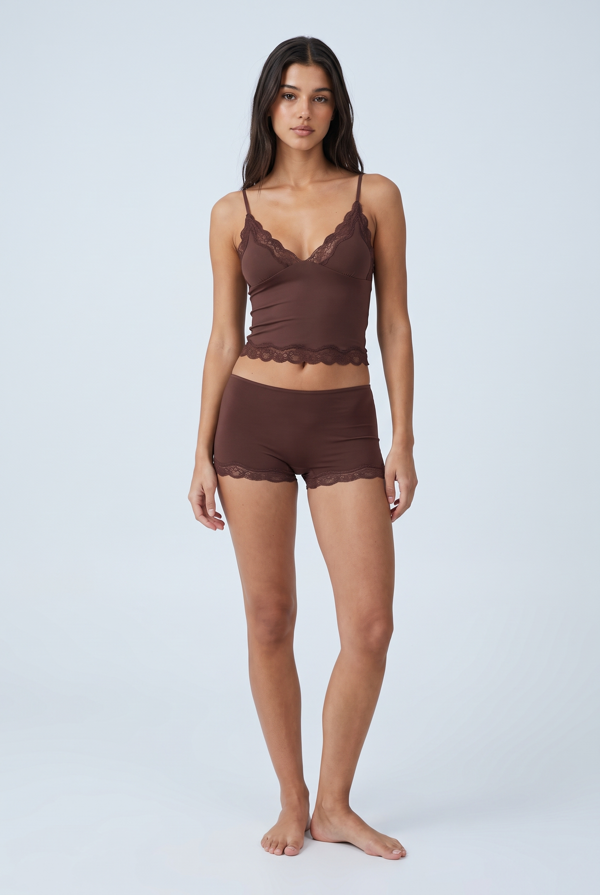 Conjunto suave de camisola e calções com renda ondulada