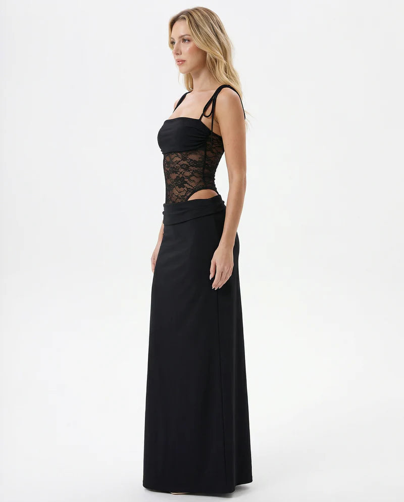 Vestido com Transparência em Renda